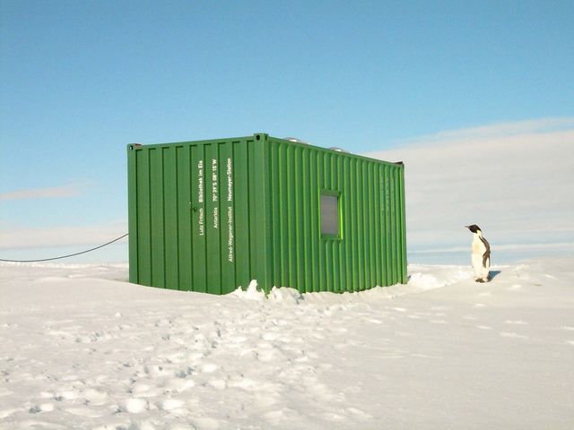 Image of artwork titled "Bibliothek im Eis" by Lutz Fritsch