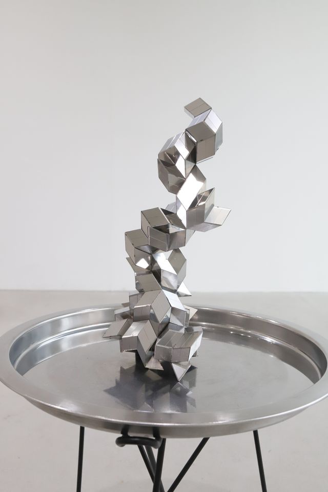 Image of artwork titled "cutter" by Isaji  Yugo
