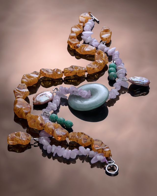 Image of artwork titled "Colliers" by Anaïs Horn
